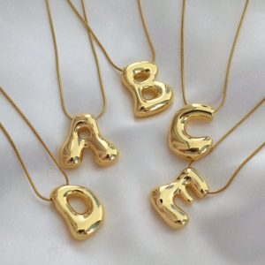 Collar con inicial Chonki
